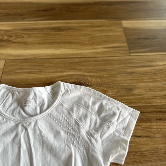 Athleta women’s finish fast tee size small - Picture 6 of 6